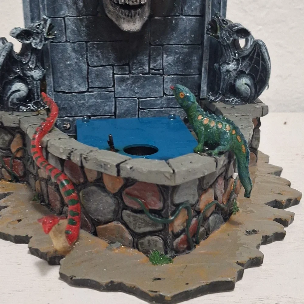 Lemax Spooky Town Gothic Skull Water Fountain with LED Lights Water And Mist - Picture 6 of 10